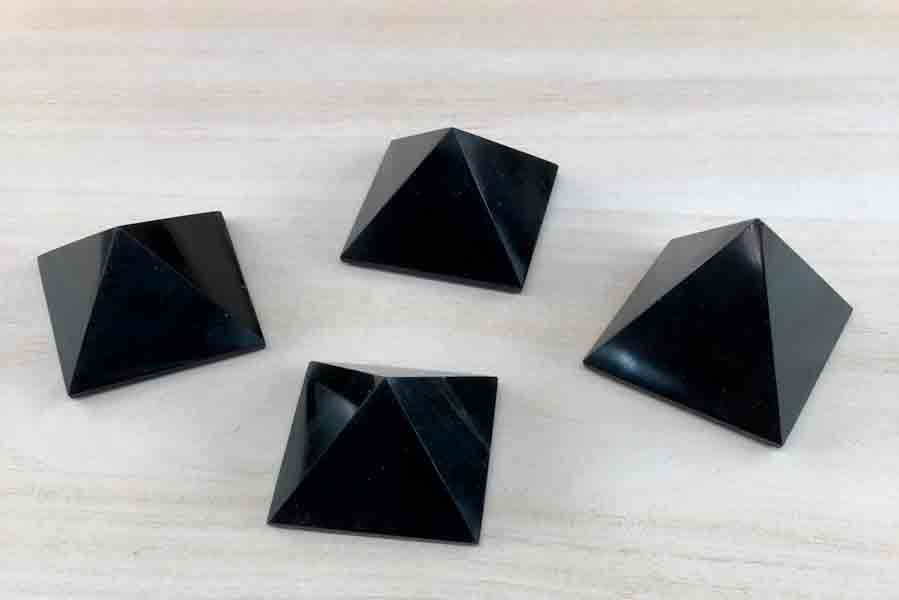 Pirámide Obsidiana 4 cm aprox